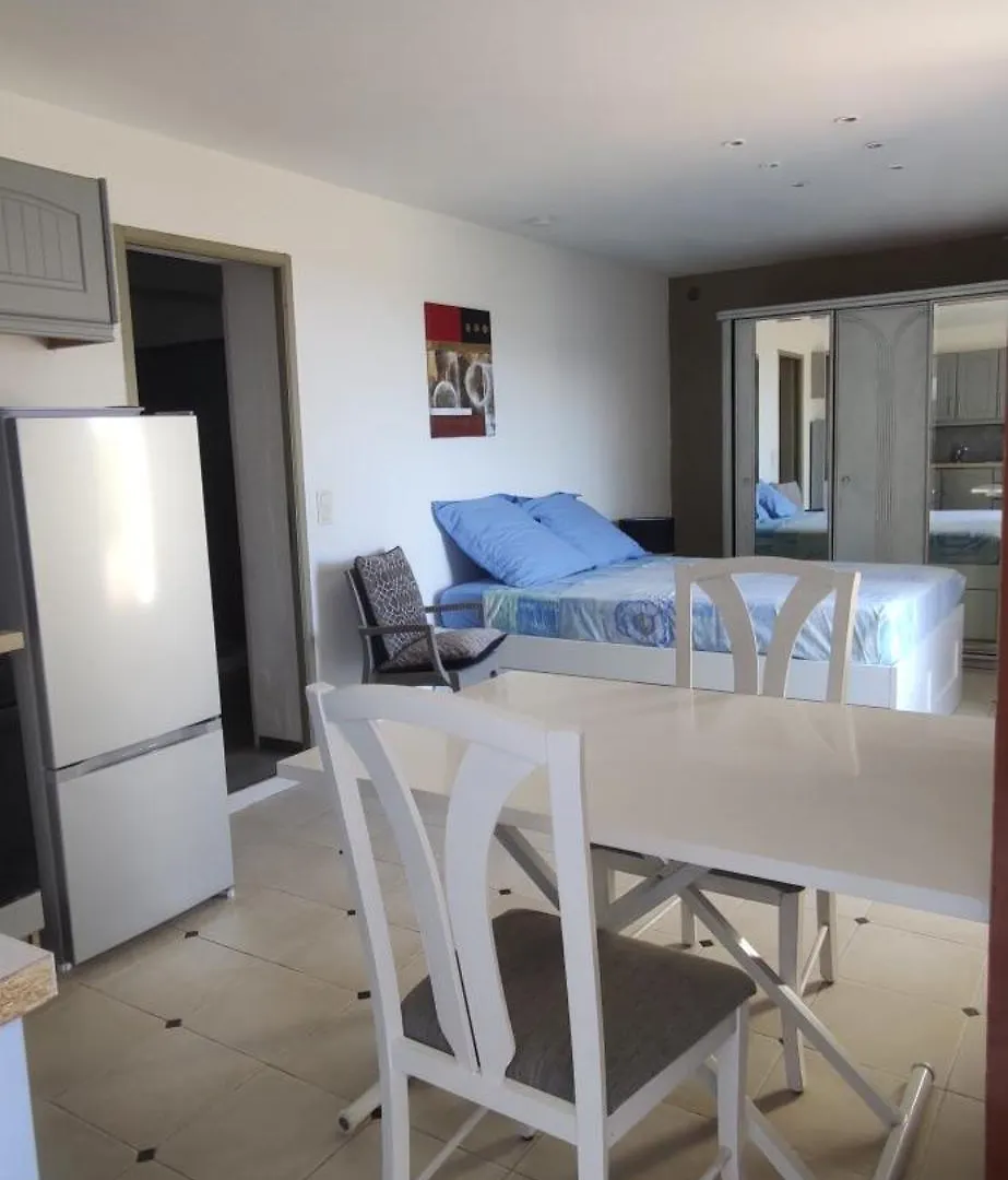 Chez Linat - Studio En Rez De Jardin Au Calme Avec Vue Mer Vallauris