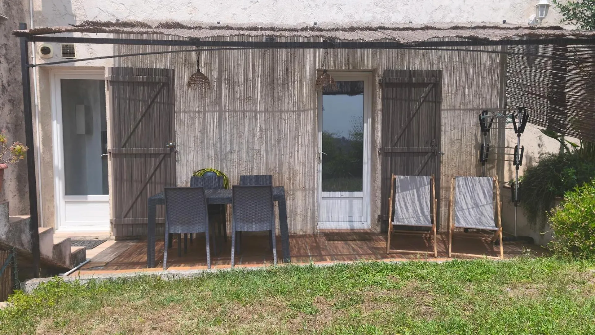 Chez Linat - Studio En Rez De Jardin Au Calme Avec Vue Mer 瓦洛里
