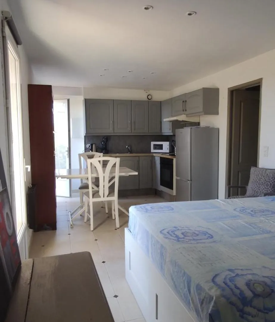 Apartment Chez Linat - Studio En Rez De Jardin Au Calme Avec Vue Mer Vallauris